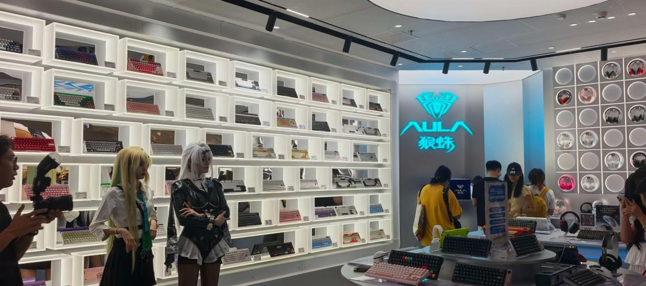 AULA Comes Closer to Gamers: Flagship Store Opens at The MixC, Guangzhou(图2)
