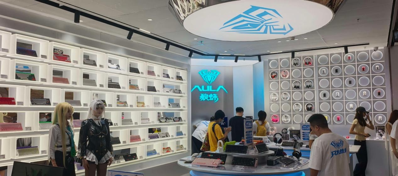AULA Comes Closer to Gamers: Flagship Store Opens at The MixC, Guangzhou(图3)